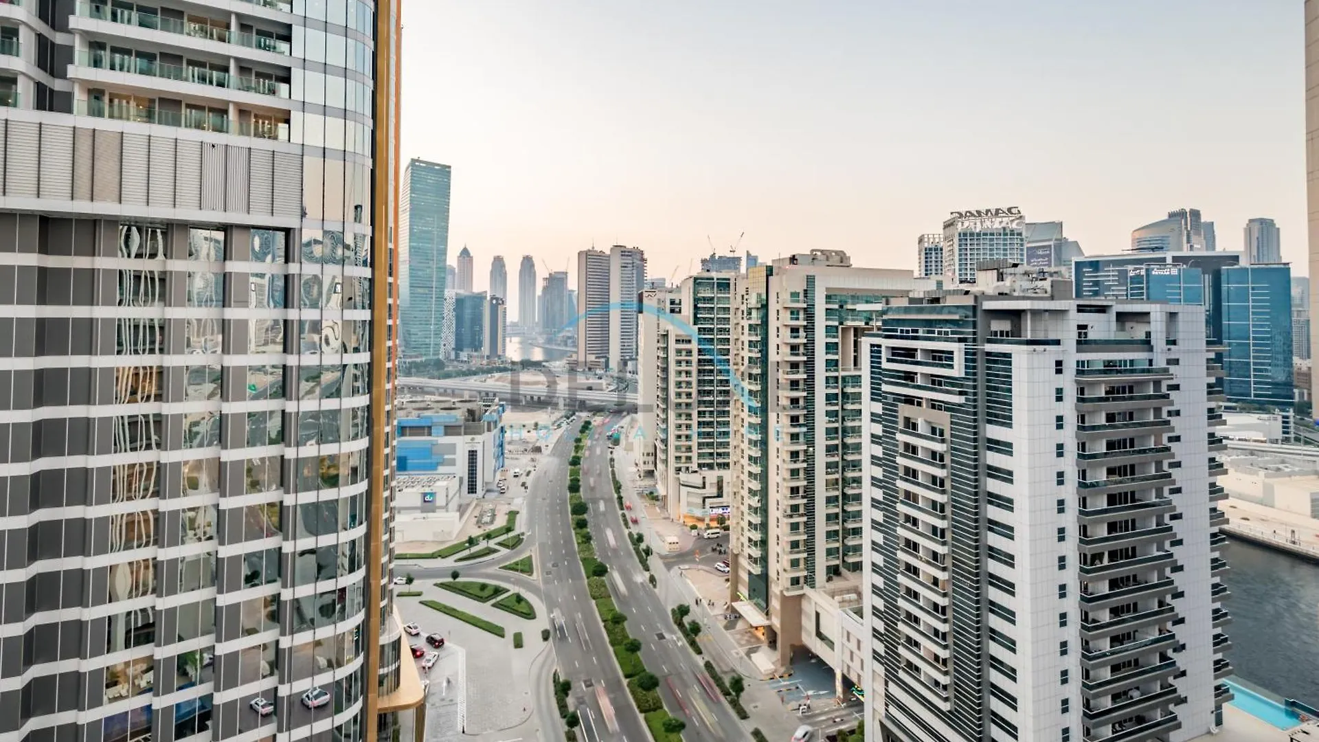 Upscale 3Br Apartment In Bayz Tower, Business Bay By Deluxe Holiday Homes Dubai