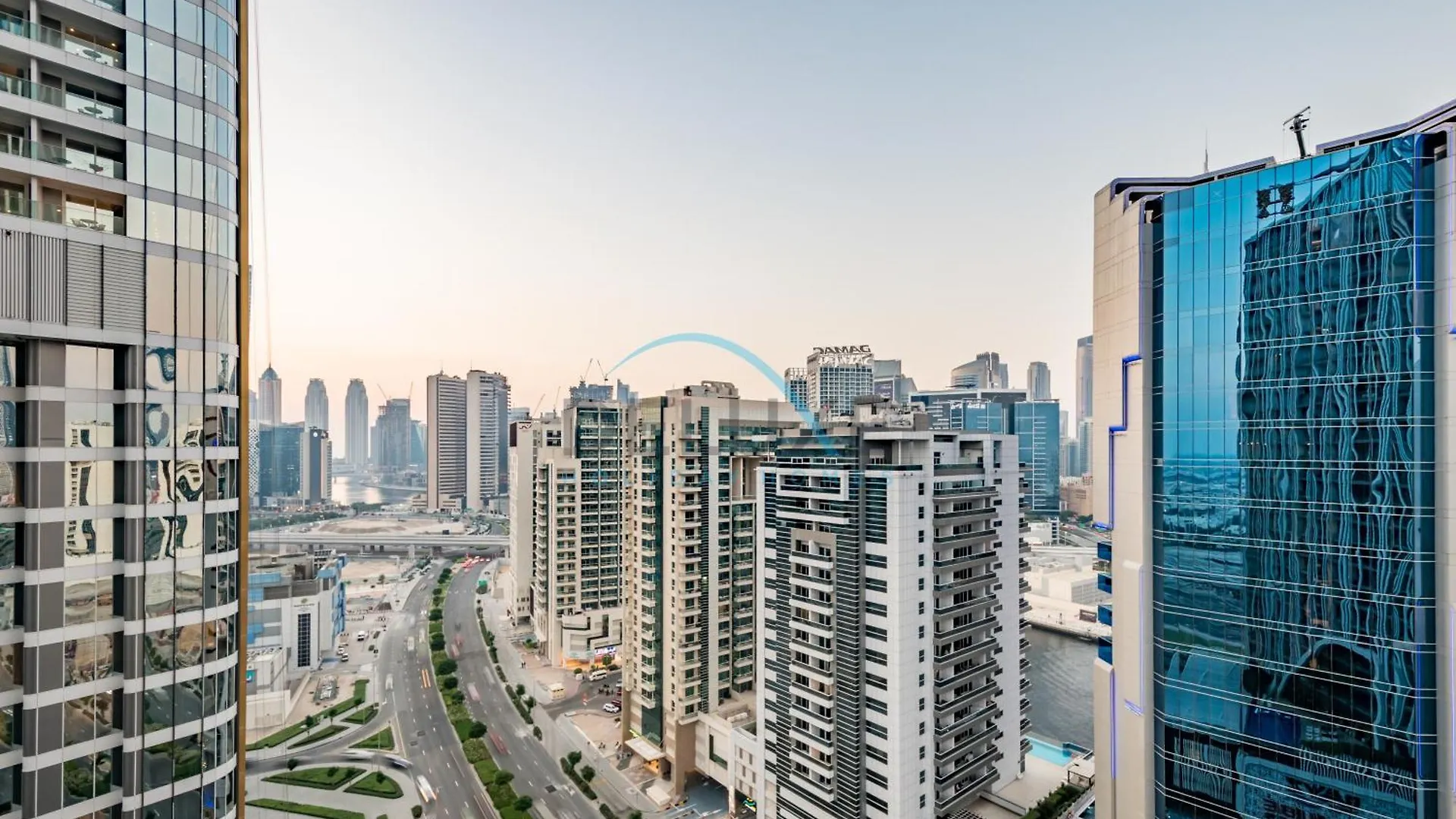 Upscale 3Br Apartment In Bayz Tower, Business Bay By Deluxe Holiday Homes Dubai