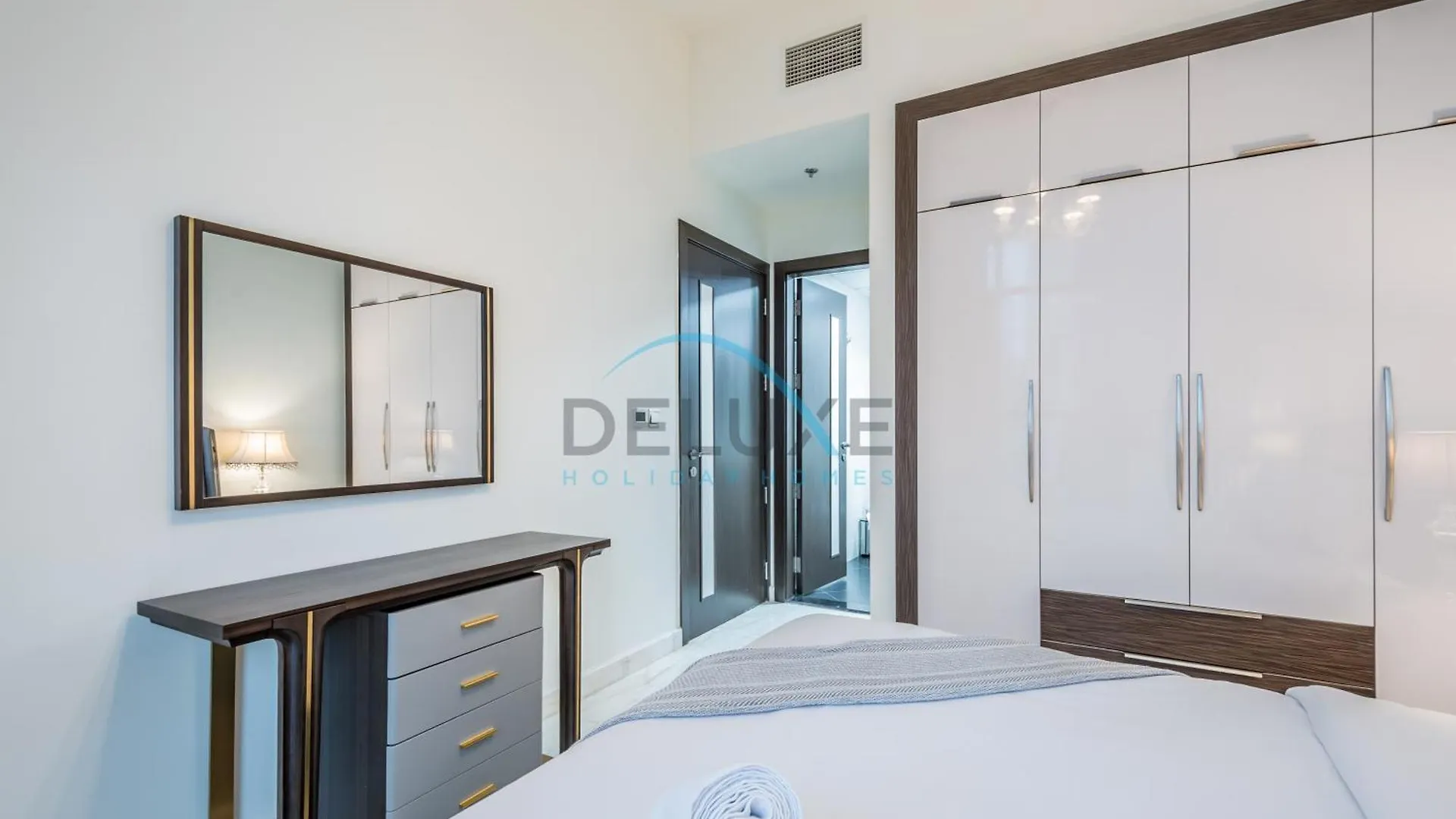 Upscale 3Br Apartment In Bayz Tower, Business Bay By Deluxe Holiday Homes Dubai